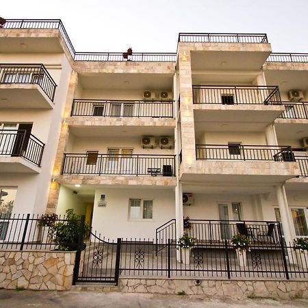 Apartments Saric Бар Екстериор снимка